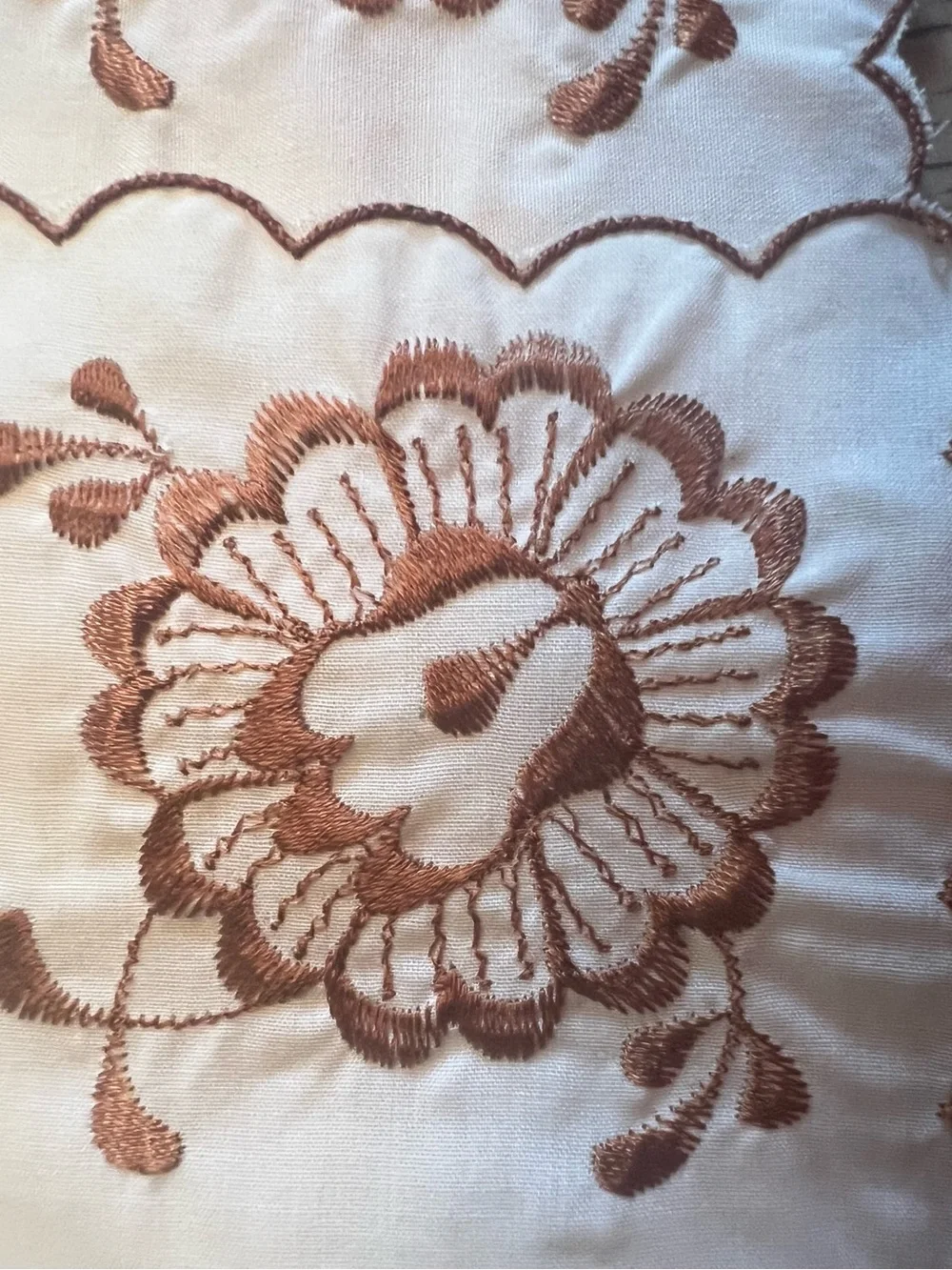 vintage Madeira linen floral embroidery and scalloped edges linen napkins set 6